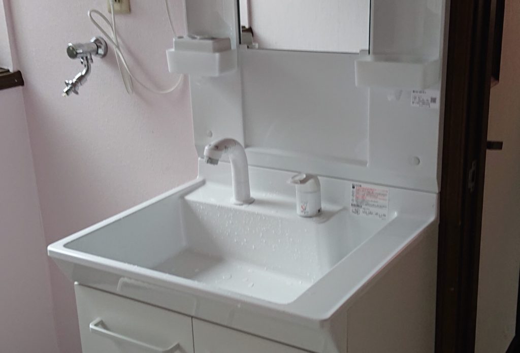 シャワーホースの劣化で水漏れし洗面台が腐食 洗面台を交換 福岡市南区の事例 福岡水道救急