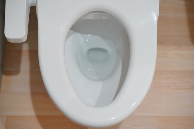 トイレ 水洗 流せるポータくん｜水洗式ポータブルトイレ｜株式会社アムが開発した、お部屋に排泄物を残さないベッドサイド水洗トイレです。