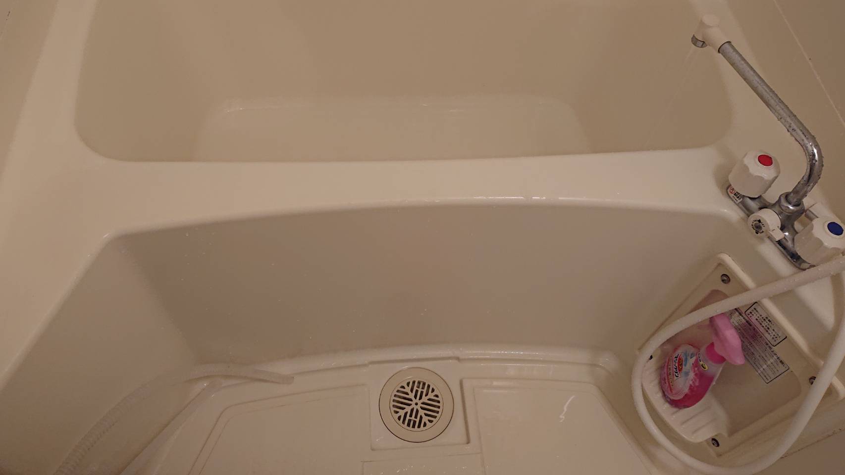 お風呂の排水口つまり!薬品で徹底洗浄して解決!【○地域名○の事例】