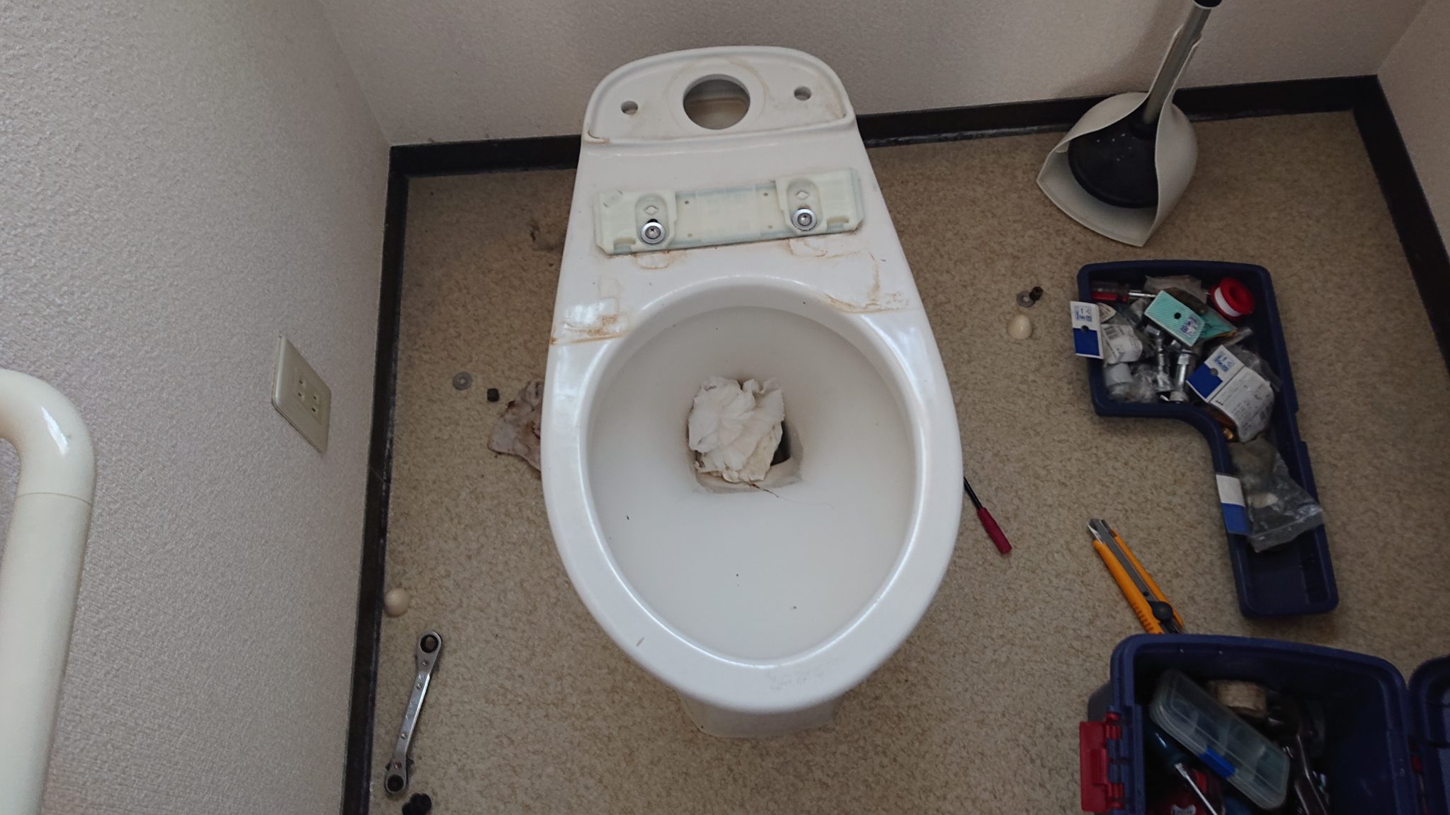 トイレつまり｜トイレの便器に生理用品を誤って流してしまった！【熊本市東区の事例】 熊本水道救急
