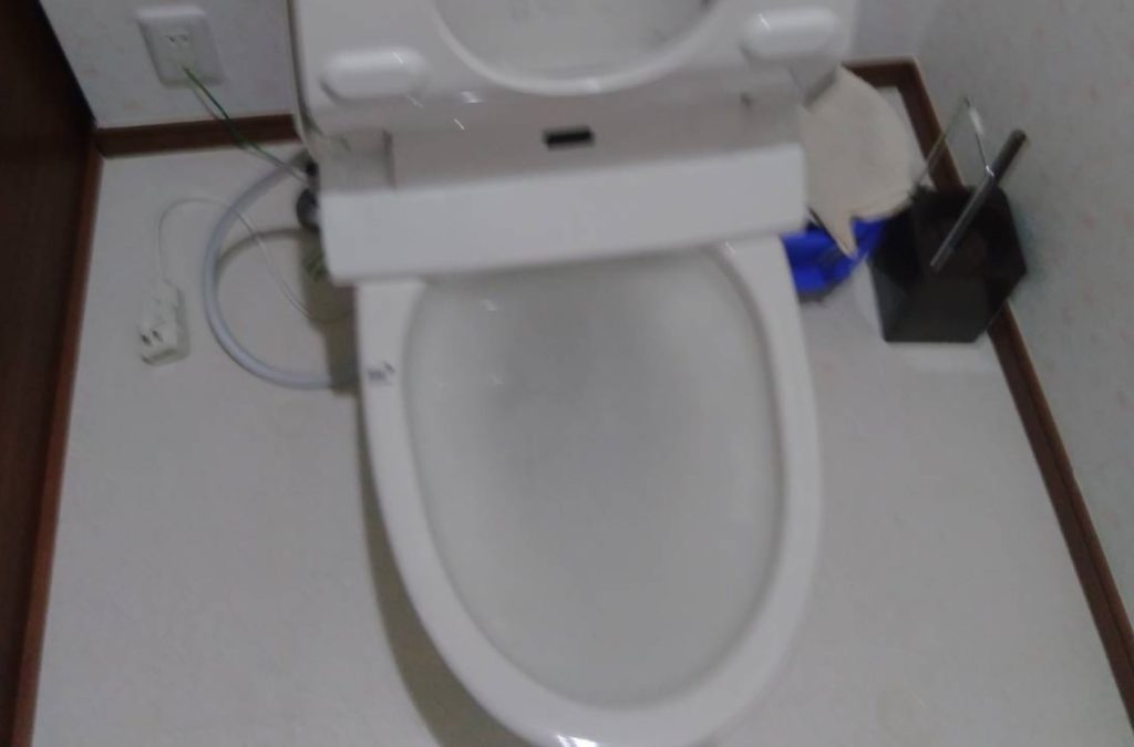 トイレにトイレットペーパーがつまった！高圧ポンプで押し流して解決！